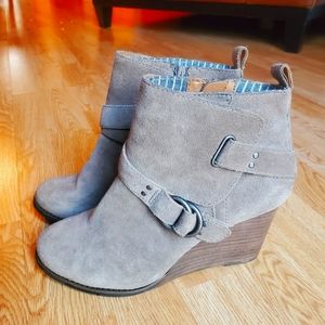 EUC LUCKY WEDGE BOOTIES SIZE 8